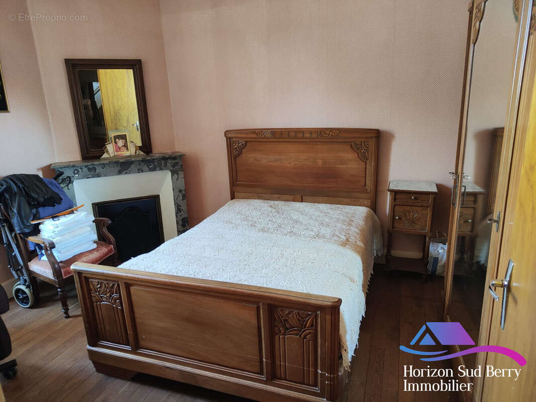 Chambre 1 RDC maison 1 - Maison à LA CHATRE