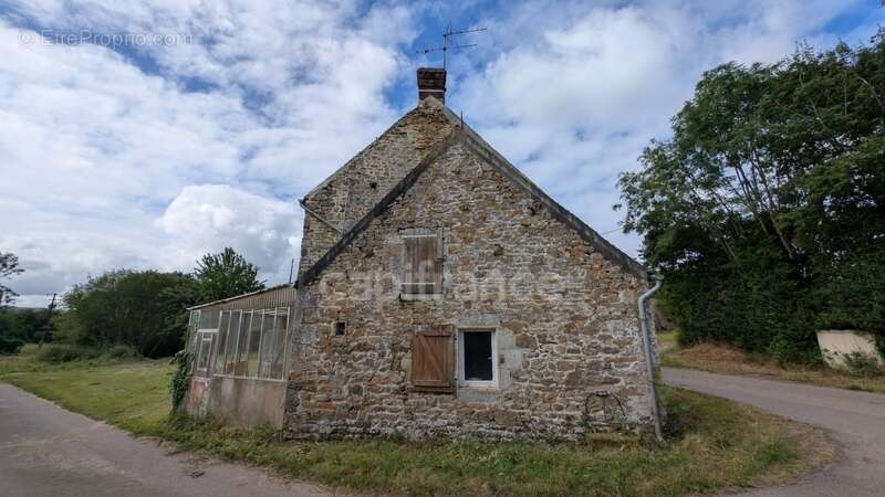 Maison en pierre à rénover avec fort potentiel – Terrain de 1 380 m² - FRANCHEVILLE - Orne - Normandie - photo 4