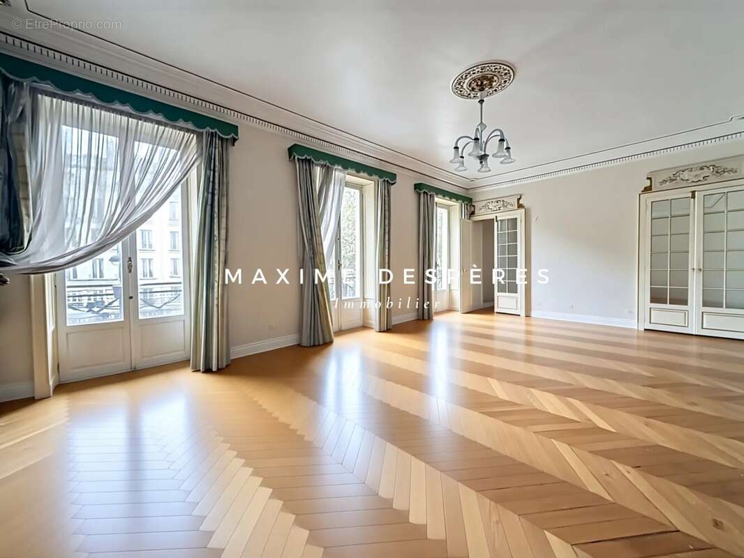 Appartement à PARIS-2E