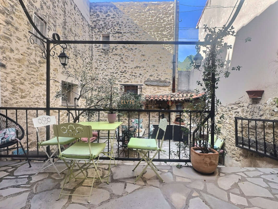 Maison à SAINT-CHAMAS