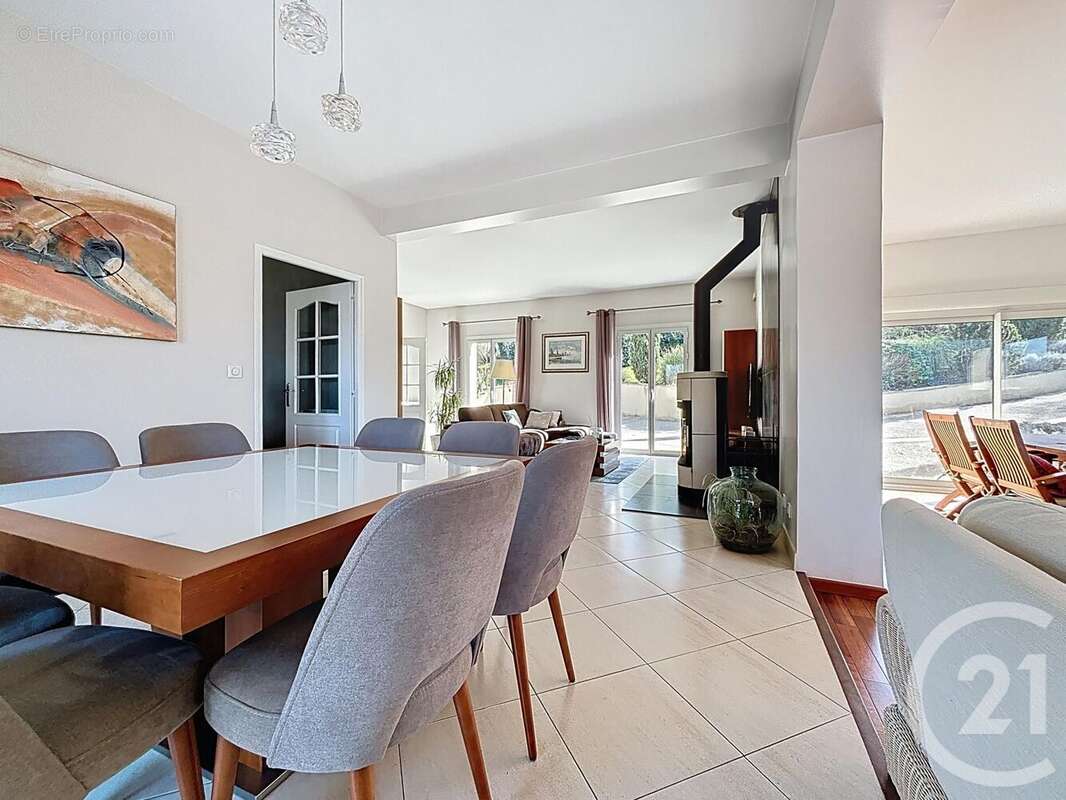 Maison à VAUX-LE-PENIL