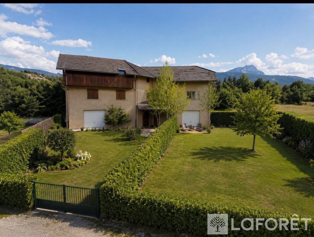 Maison à CROTS