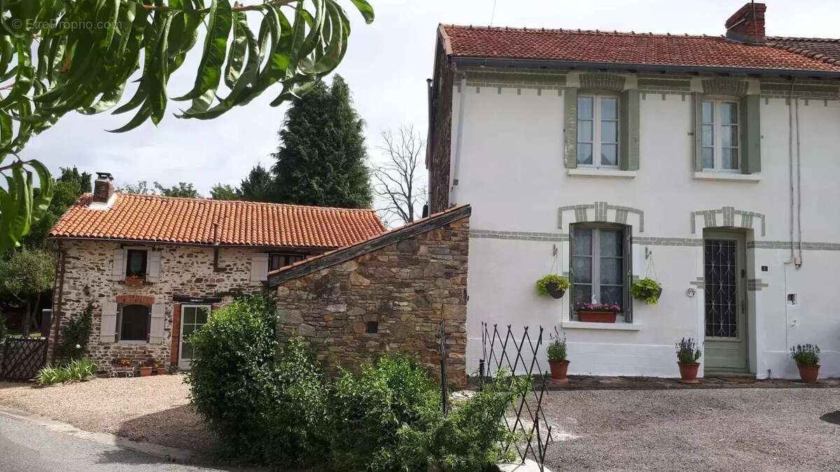 Maison à BUSSIERE-POITEVINE