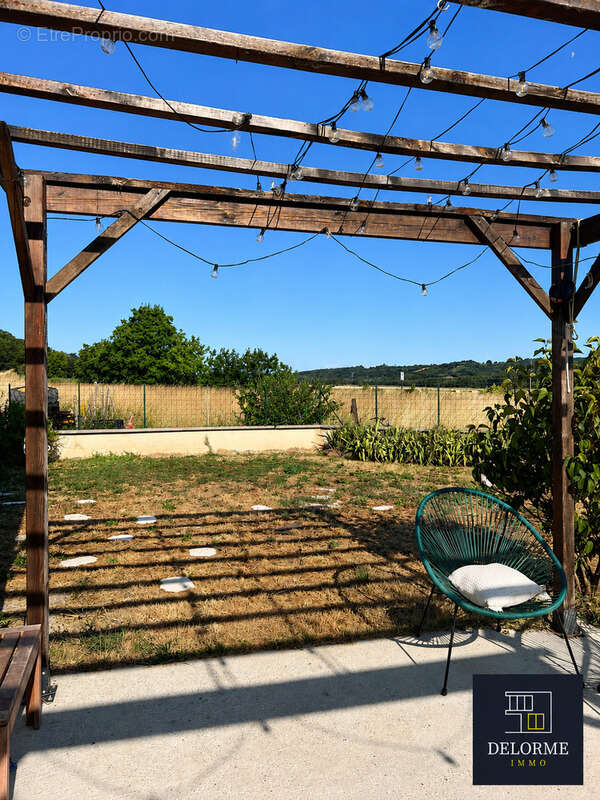 Duplex lumineux de 97 m2 avec jardin, sans vis-à-vis et 2 stationnements - photo 3