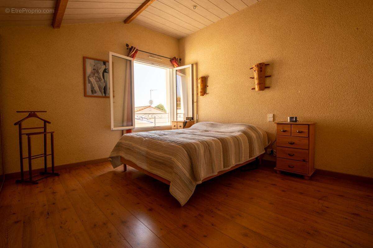 Maison Mouzillon 6 P . 4 Chs . Bureau . 177.85 M² . Double garages . T 1153 M² . Sous-sol - photo 8