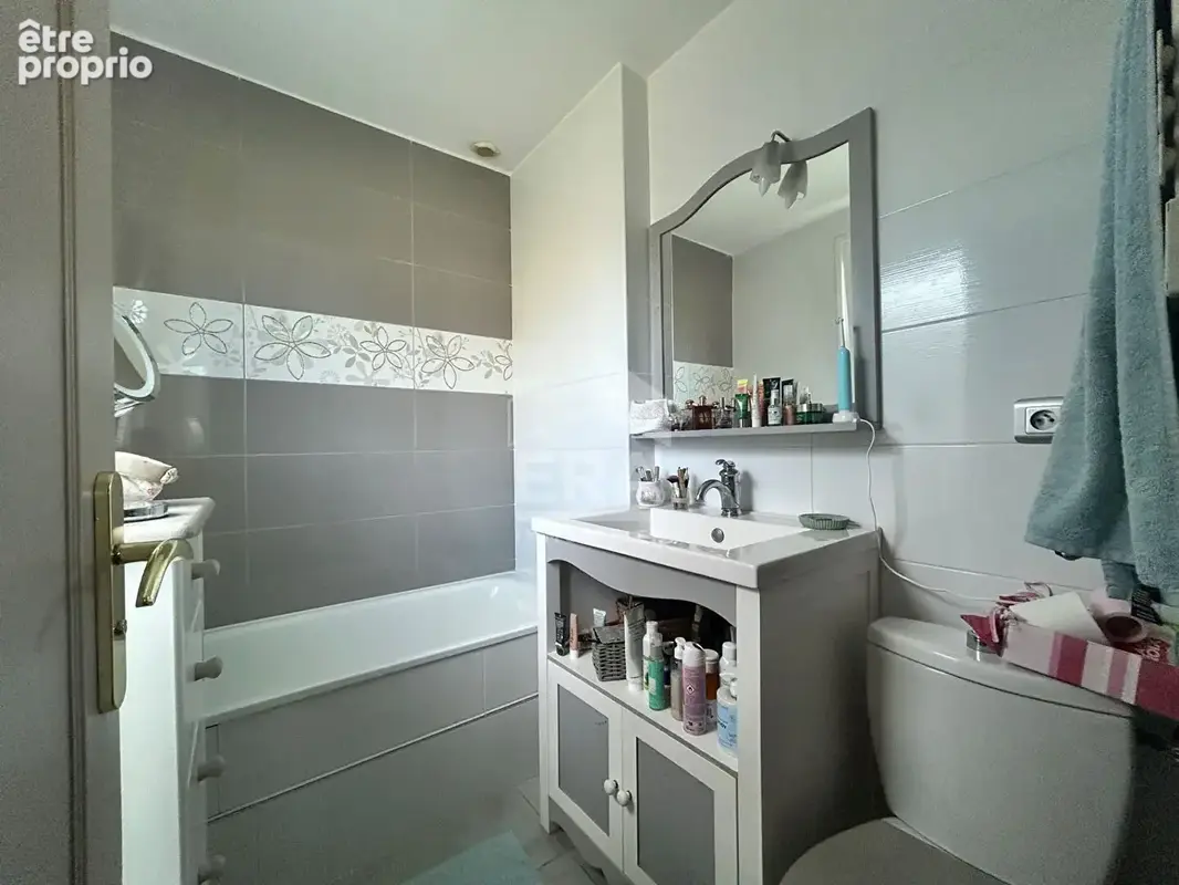 Maison plain pied 122m2 Saint Pavace , 3 chambres, garage et grand terrain - photo 9