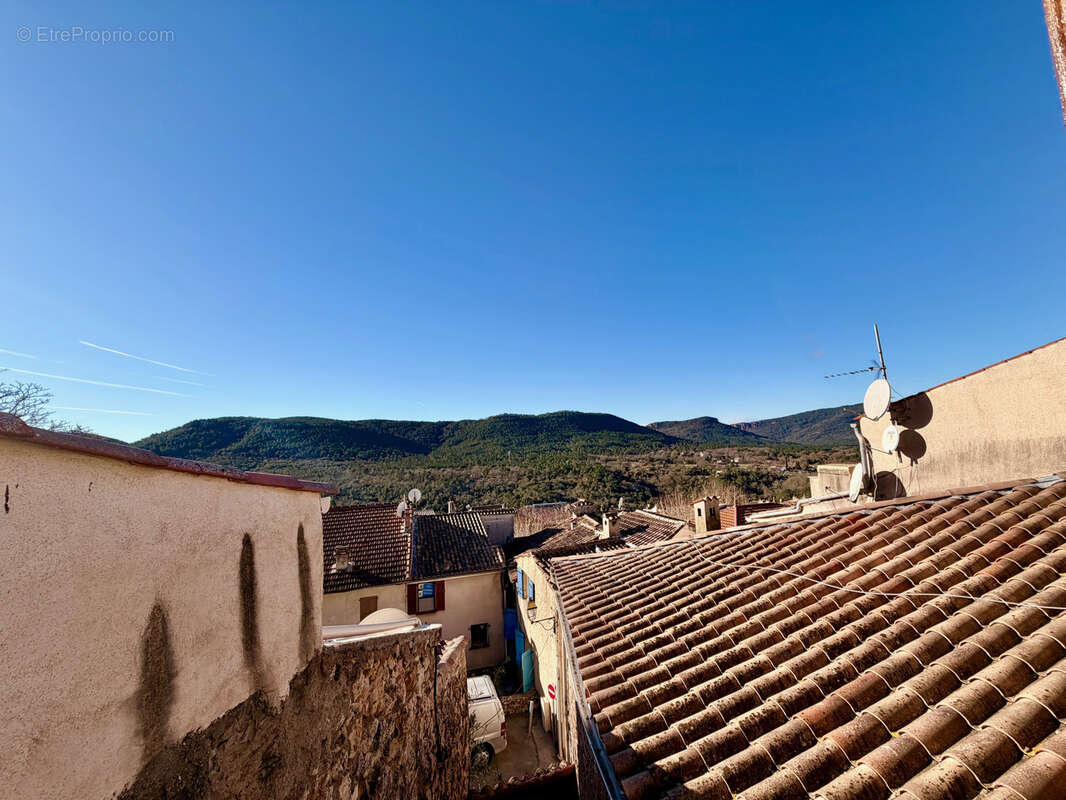 Maison à BAGNOLS-EN-FORET