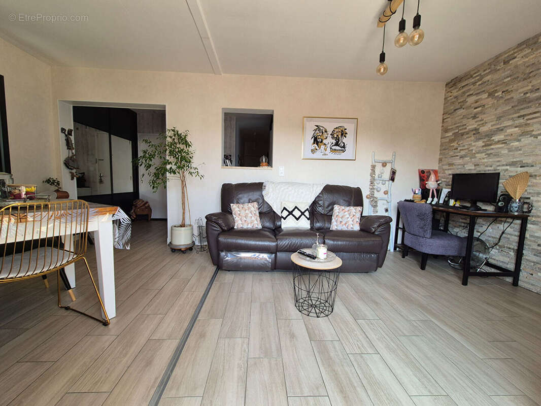 LEMPDES / Appartement à vendre de 61 m² avec terrasse, cave et stationnement ! - photo 8