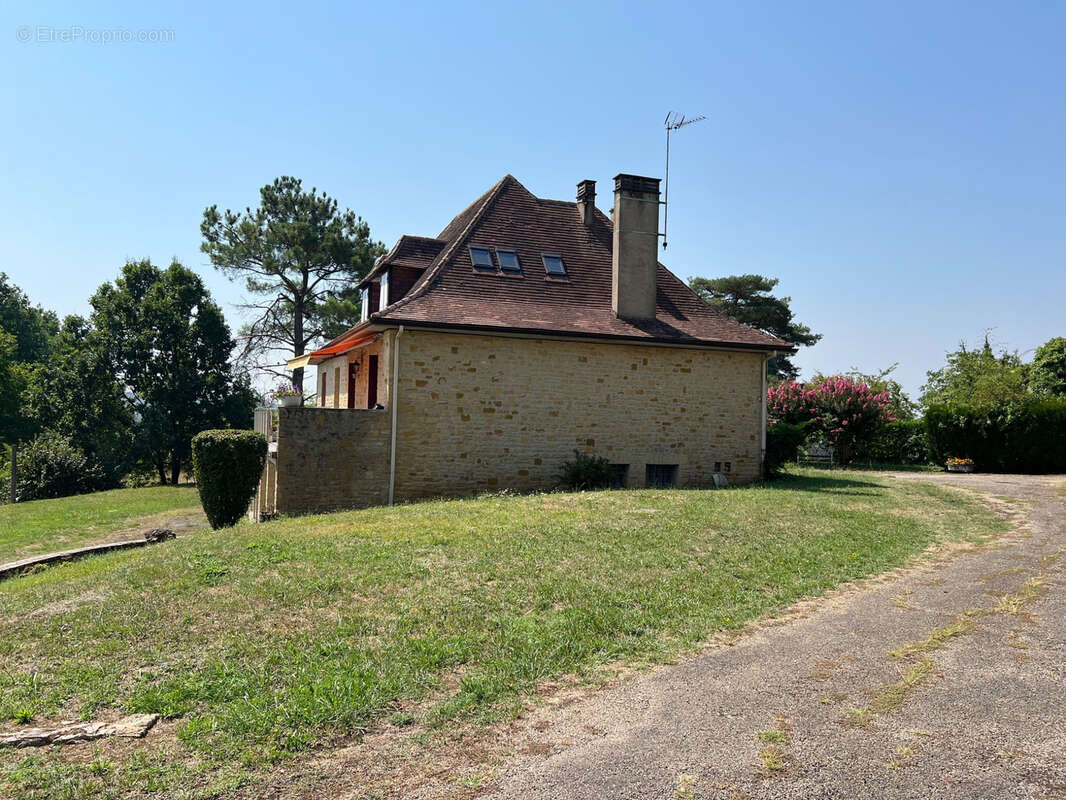 Maison de caractère avec appartement indépendant, 3 terrasses et parc arboré de 3 088 m2   Belvès - photo 3