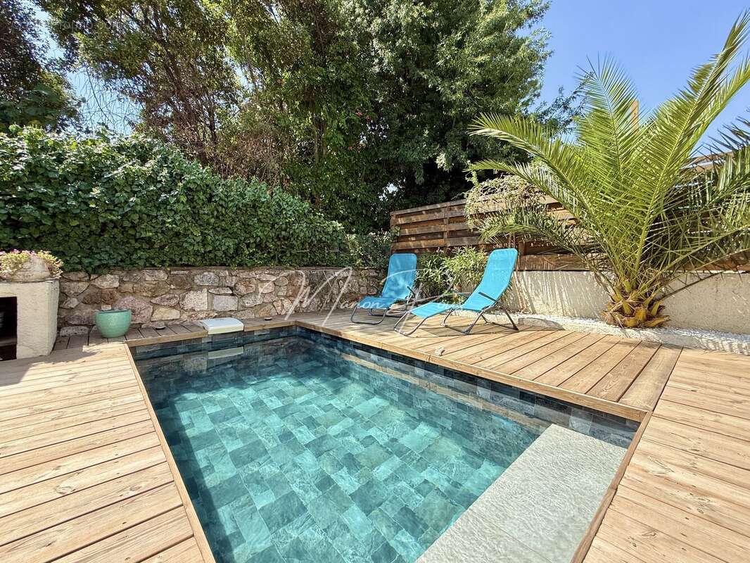 Maison 95 m² à Saint-Esteve  - photo 10