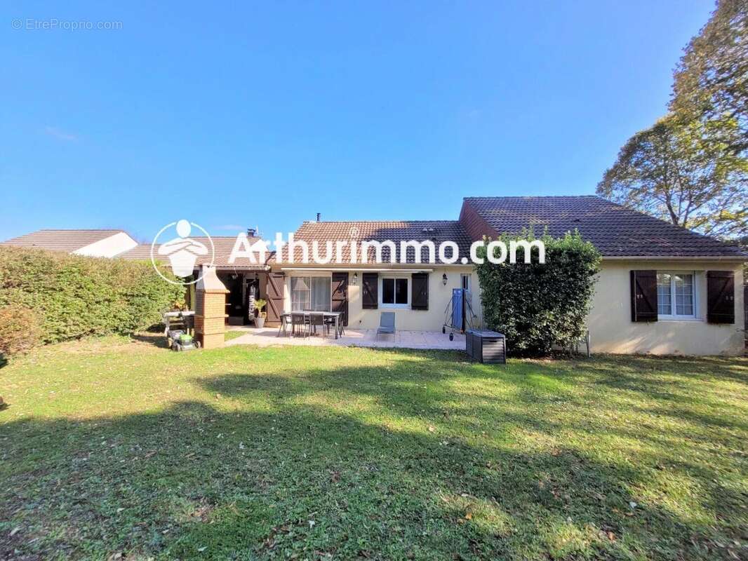 Maison à SAVIGNY-LE-TEMPLE