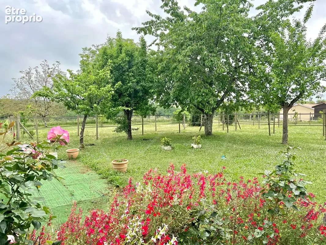 Charmante maison en pierre avec vue sur la vallée et un véritable potentiel équestre - photo 18