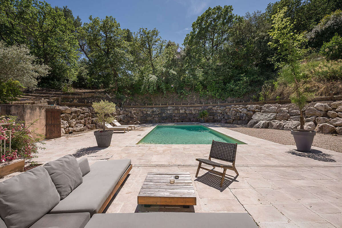 Propriété aux portes d'Aix en Provence quartier  Saint Marc de Jaumegarde avec piscine - photo 2