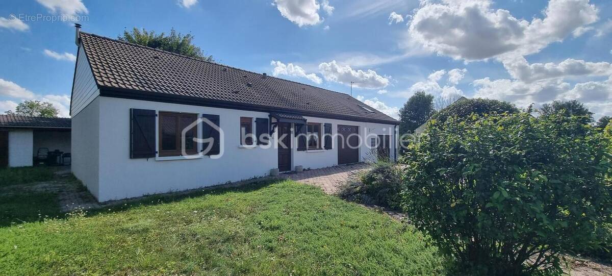 Maison à LIVRY-LOUVERCY