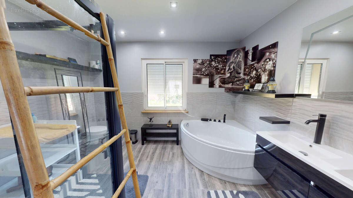 Maison à VERNOU-LA-CELLE-SUR-SEINE