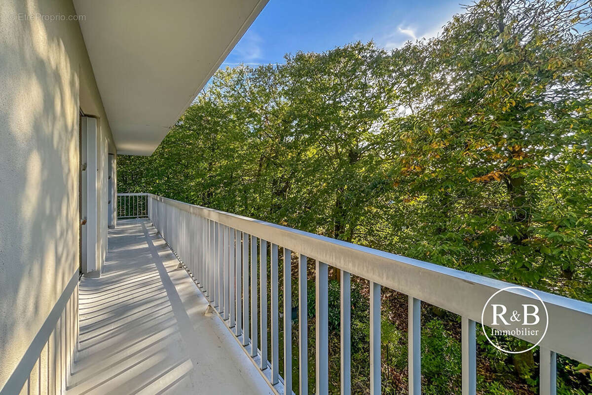 Appartement à LES CLAYES-SOUS-BOIS