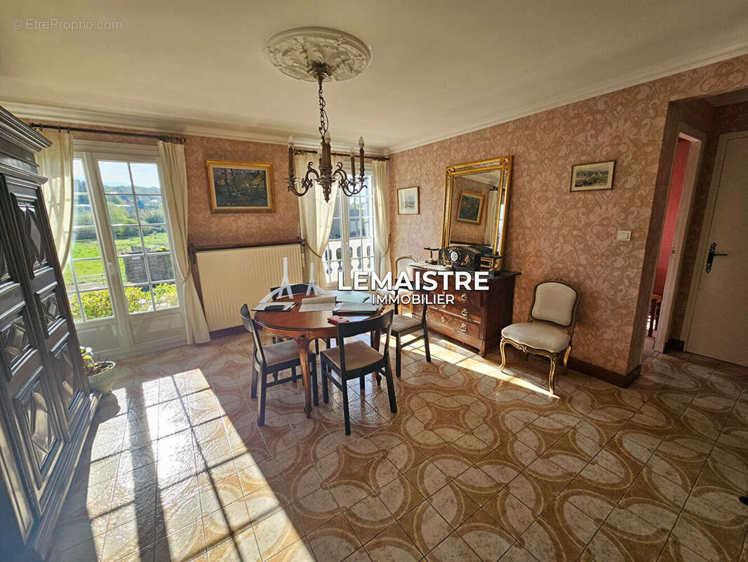 Maison à vendre - Montivilliers - 125 m² - 3/4 chambres - Jardin - Sous-sol - Fort potentiel - photo 3