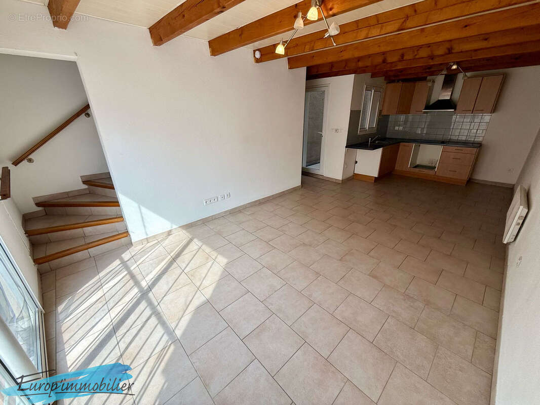 Maison de village avec garage dans le centre de Pia - photo 2