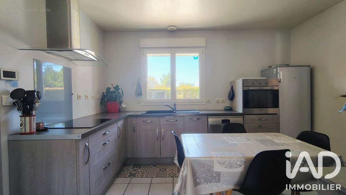 Maison 154 m² à Fontenay-Le-Comte  - photo 7