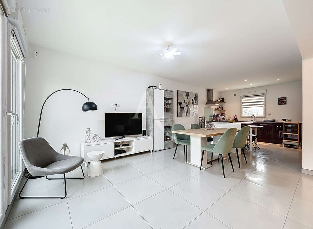 Appartement Sainte Barbe 4 pièces - duplex - deux chambres - cave - stationnements - photo 2