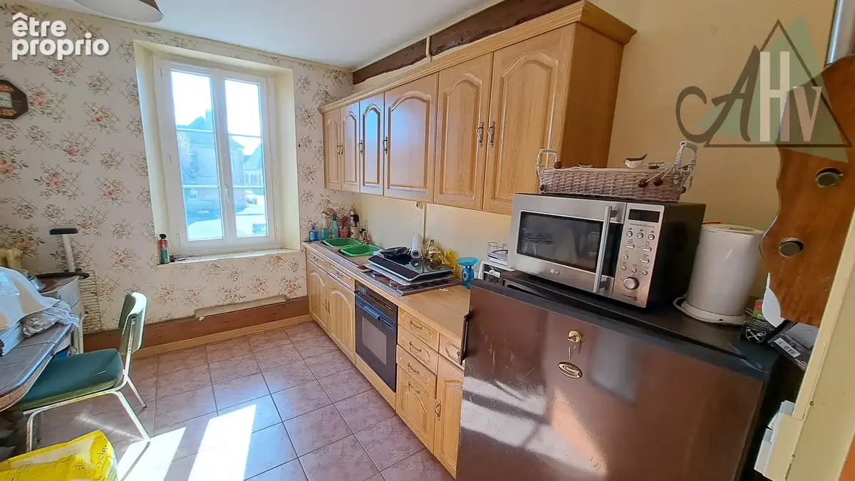 Entre Thorigny sur Oreuse et Villeneuve l'Archevêque - Grande maison de 283 m2 avec 8 chambres, dépendances et - photo 8