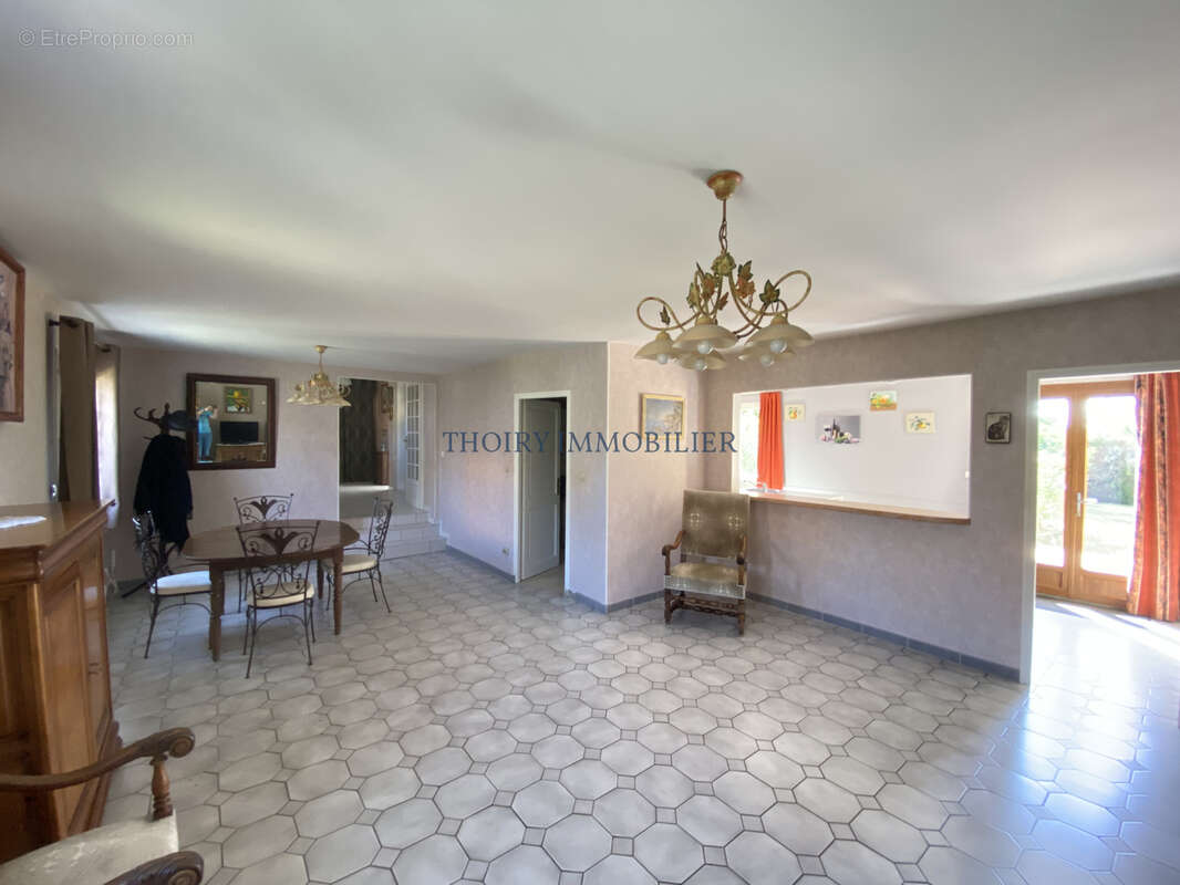 Maison à THOIRY