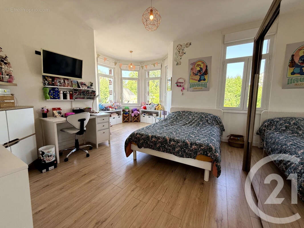 Maison 164 m² à Saint-Quentin  - photo 14
