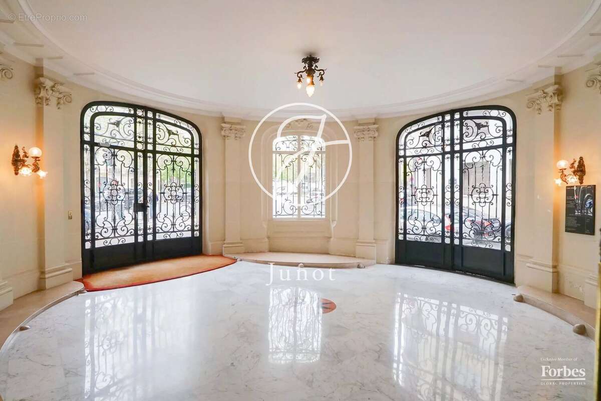 Paris 16e - IENA /  PLACE DES ETATS-UNIS -  Appartement mixte à vendre - 18 pièces - 452,64m² Carrez. - photo 29