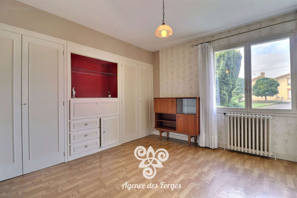 Maison à LE PUISET-DORE