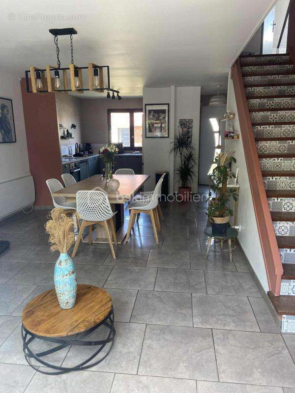 Maison à OSTRICOURT