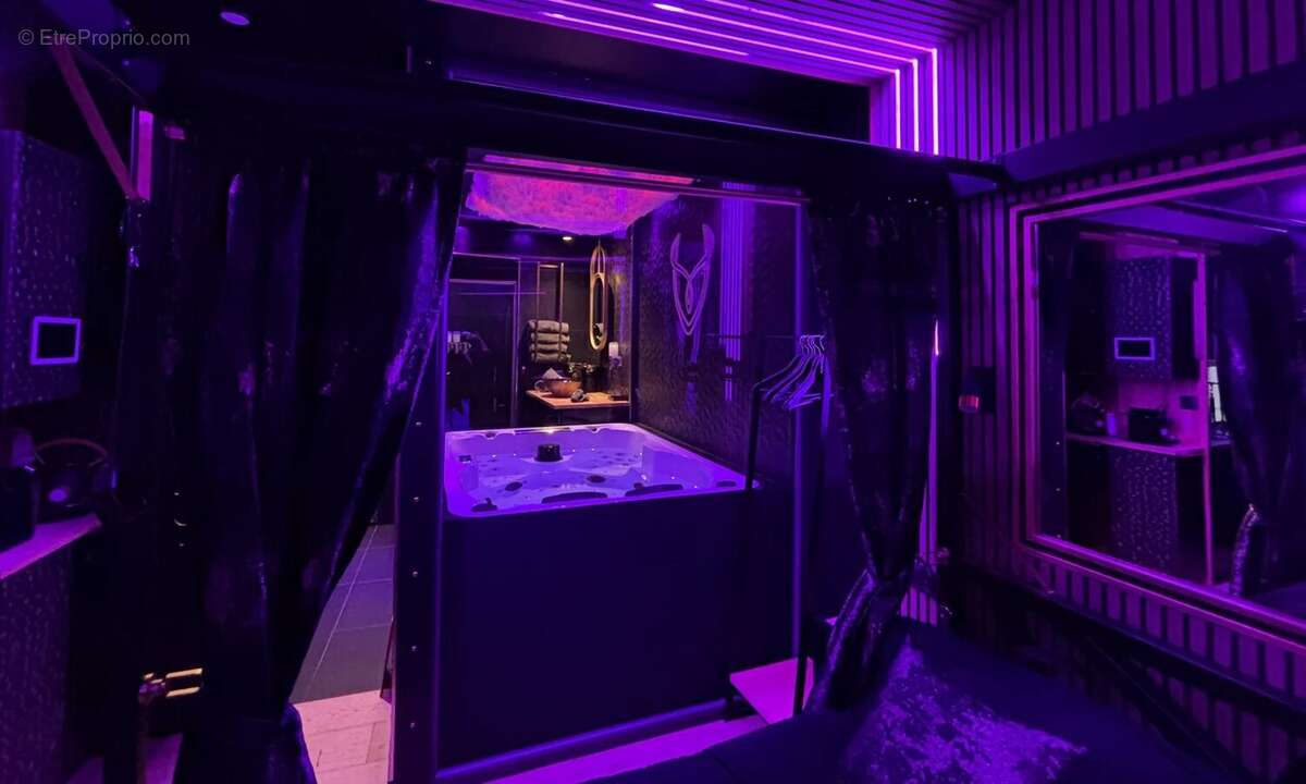 Le Cannet - Studio aménagé en loveroom - idéal investisseur - photo 6