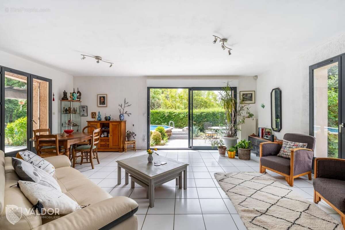 Maison à NEUVILLE-SUR-SAONE