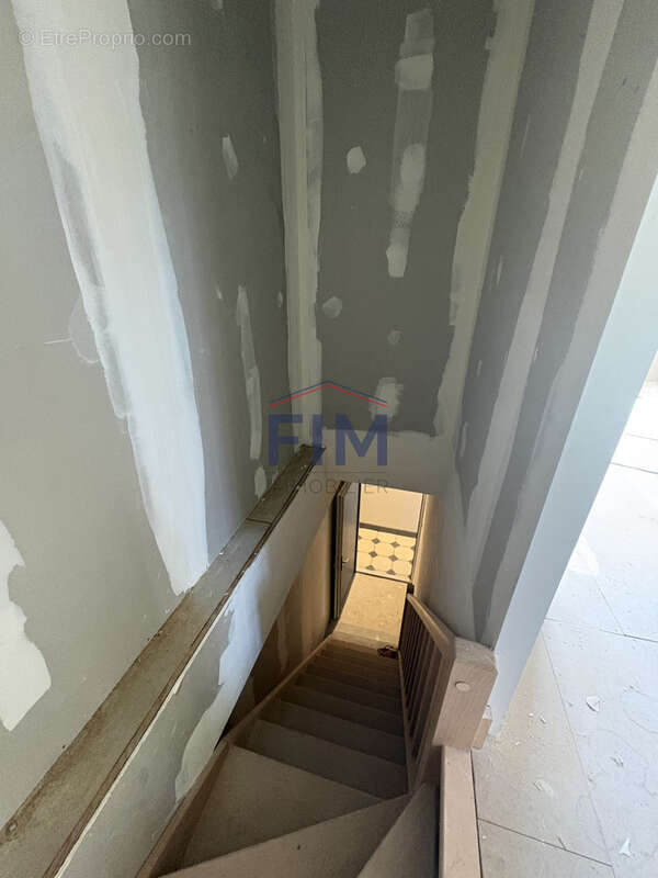 Special investisseur : appartement de type studio a finir de renover - photo 3