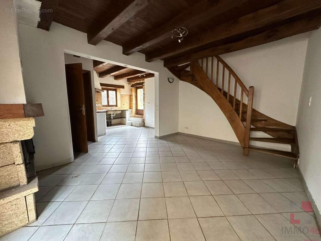 Maison à FRAYSSINET-LE-GELAT