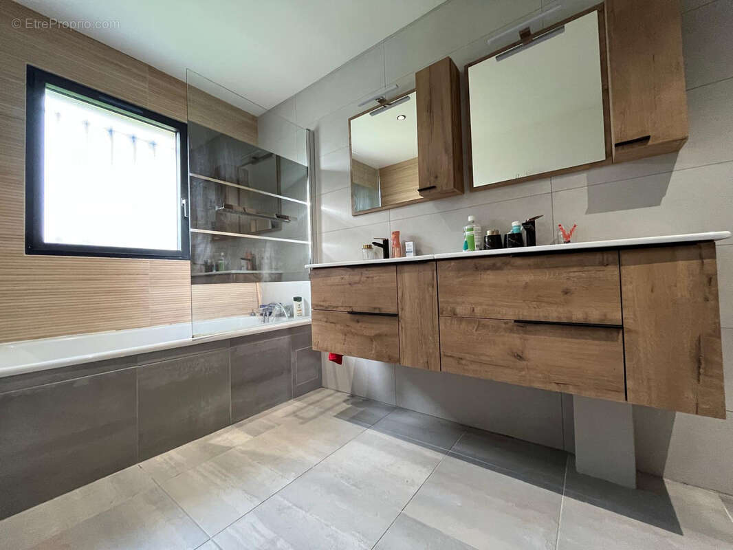 Maison à AMBARES-ET-LAGRAVE