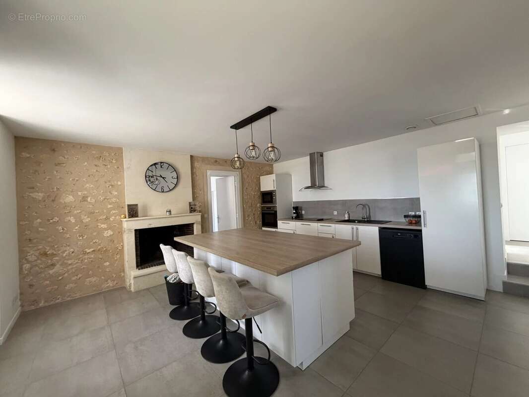 Maison à SAINT-BONNET-SUR-GIRONDE