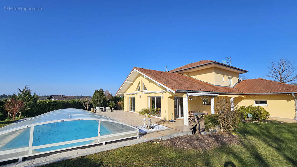 Maison à LARRINGES