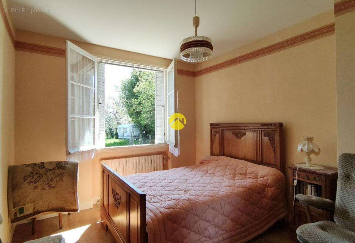 Maison à SAINT-DENIS-DE-JOUHET