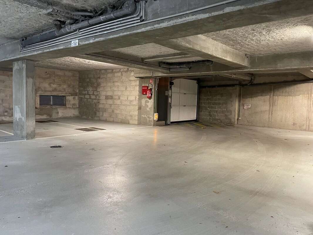 Parking à JUVISY-SUR-ORGE