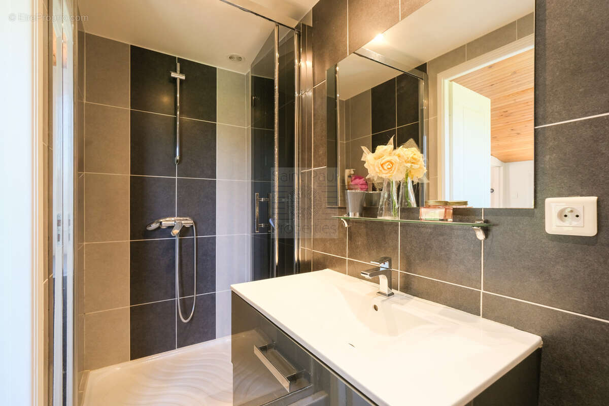 CHARME et CALME ABSOLU - MAISON 156m2 - Saint-Laurent-du-Var - photo 18