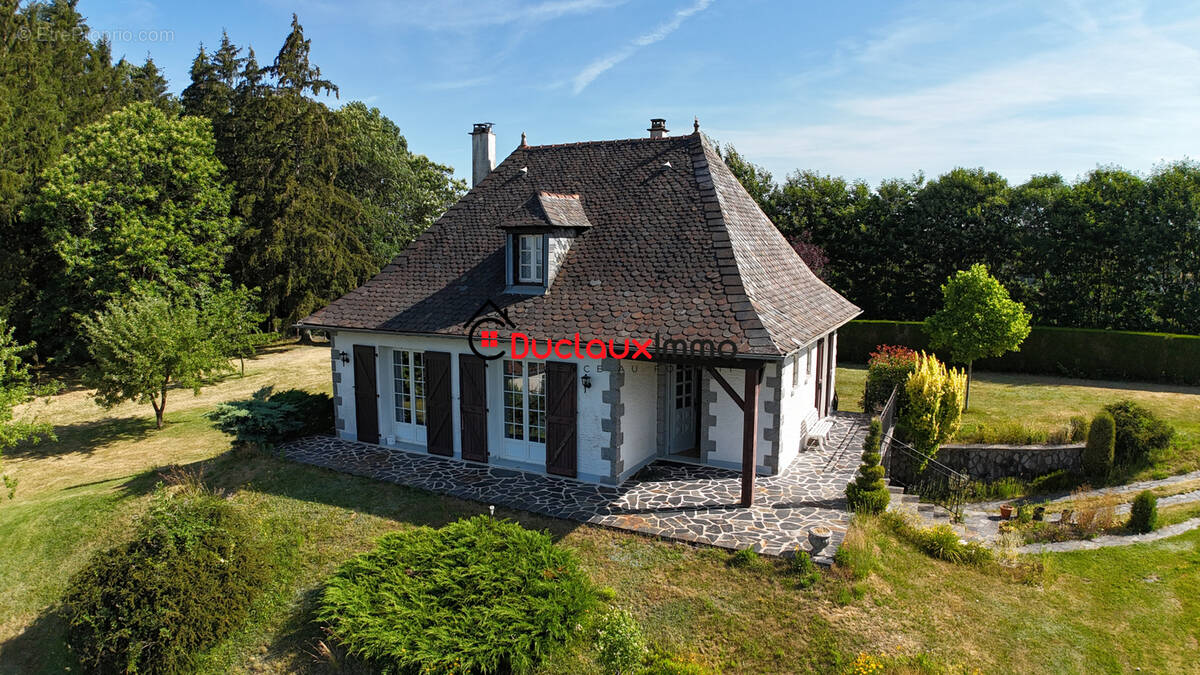 Maison à JUNHAC