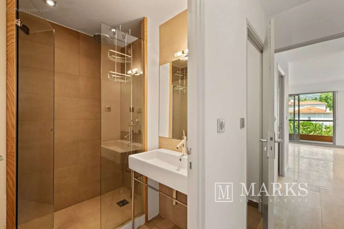 Appartement spacieux de trois chambres avec vue mer - photo 20