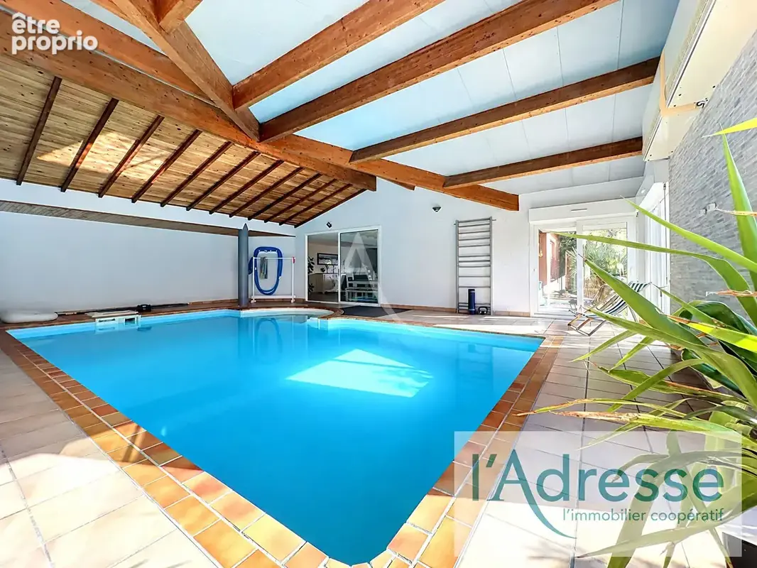 Castelginest - maison d'environ 190 m² avec piscine intérieure - photo 13