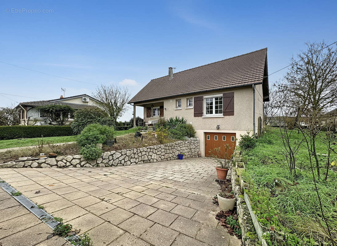 Maison à MONTREUIL-BELLAY