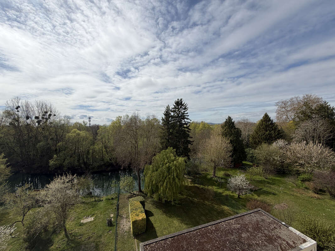 Appartement à PONT-SAINTE-MARIE