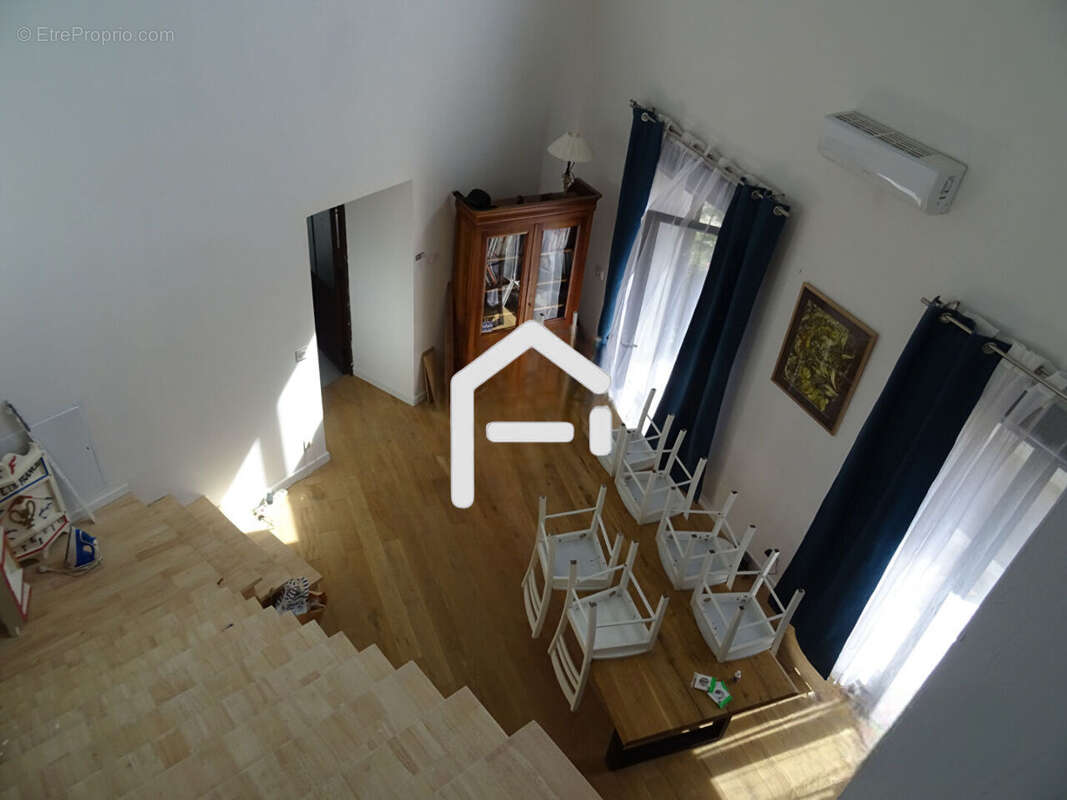 Appartement à POUSSAN