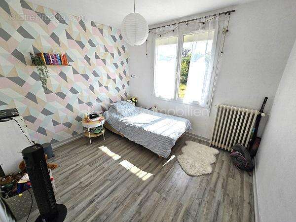 Maison de 120 m2 avec 4 chambres, 2 salles d'eau, une piscine sur un terrain de 828 m2 !!! - photo 16