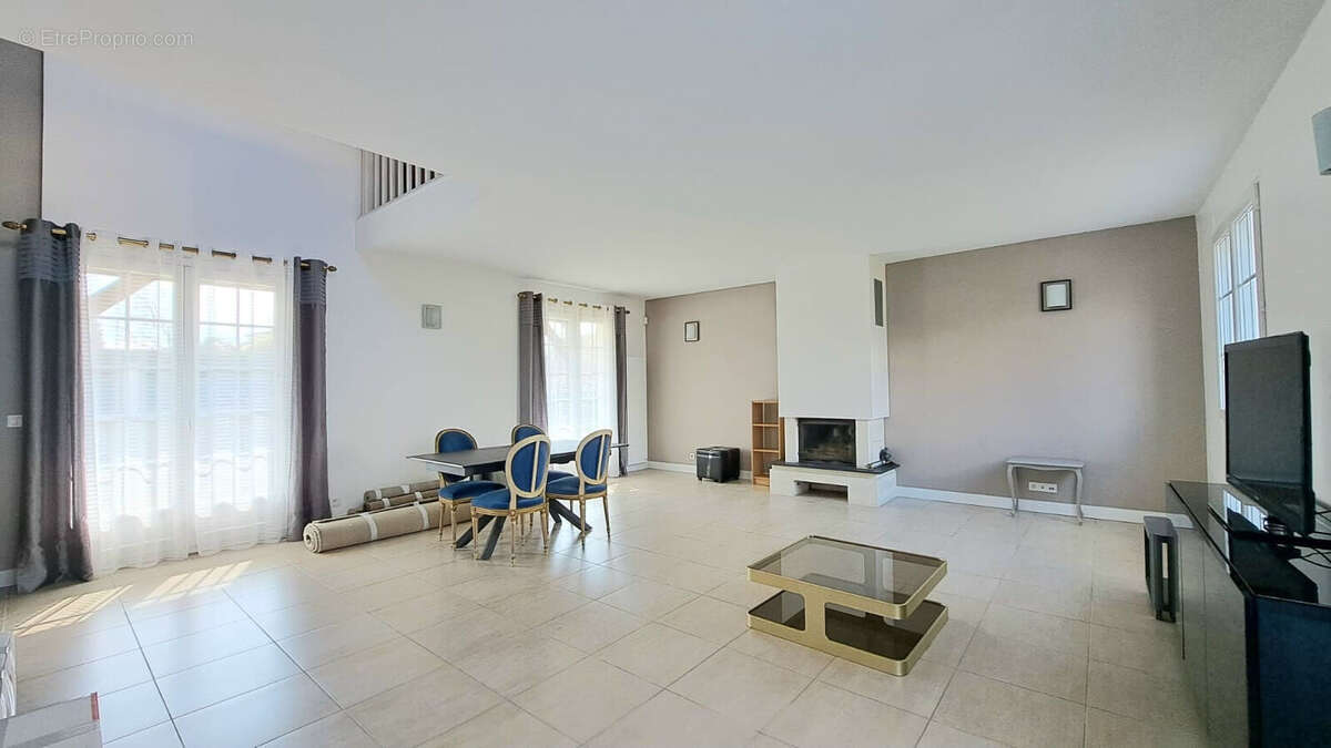 Maison à CHAUMONTEL