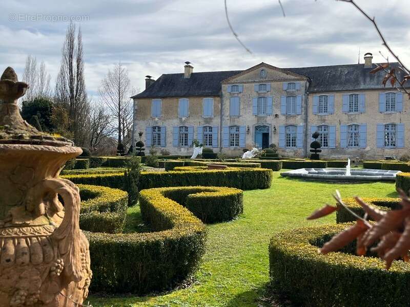 ELEGANT CHATEAU XVIIIs, sans travaux, sur 1 hectare clos de murs, jardin paysagé, chapelle, orangerie, dépendances, pour famille - photo 53