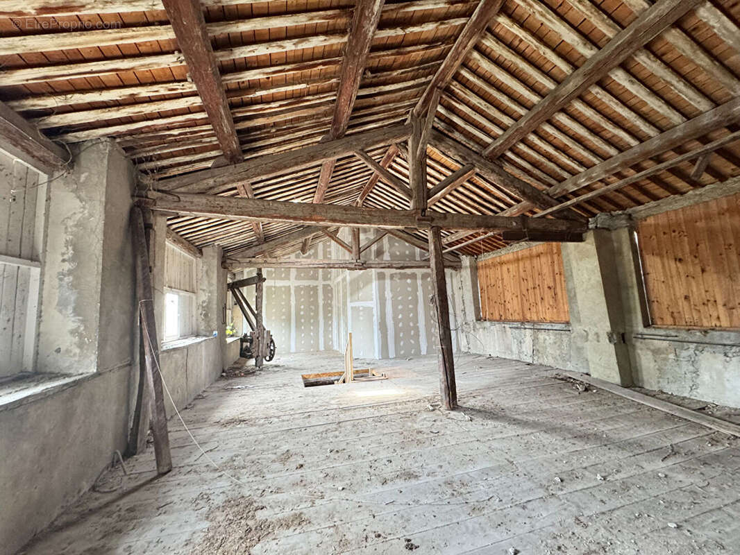 Appartement à CHATEAUNEUF-DE-GADAGNE